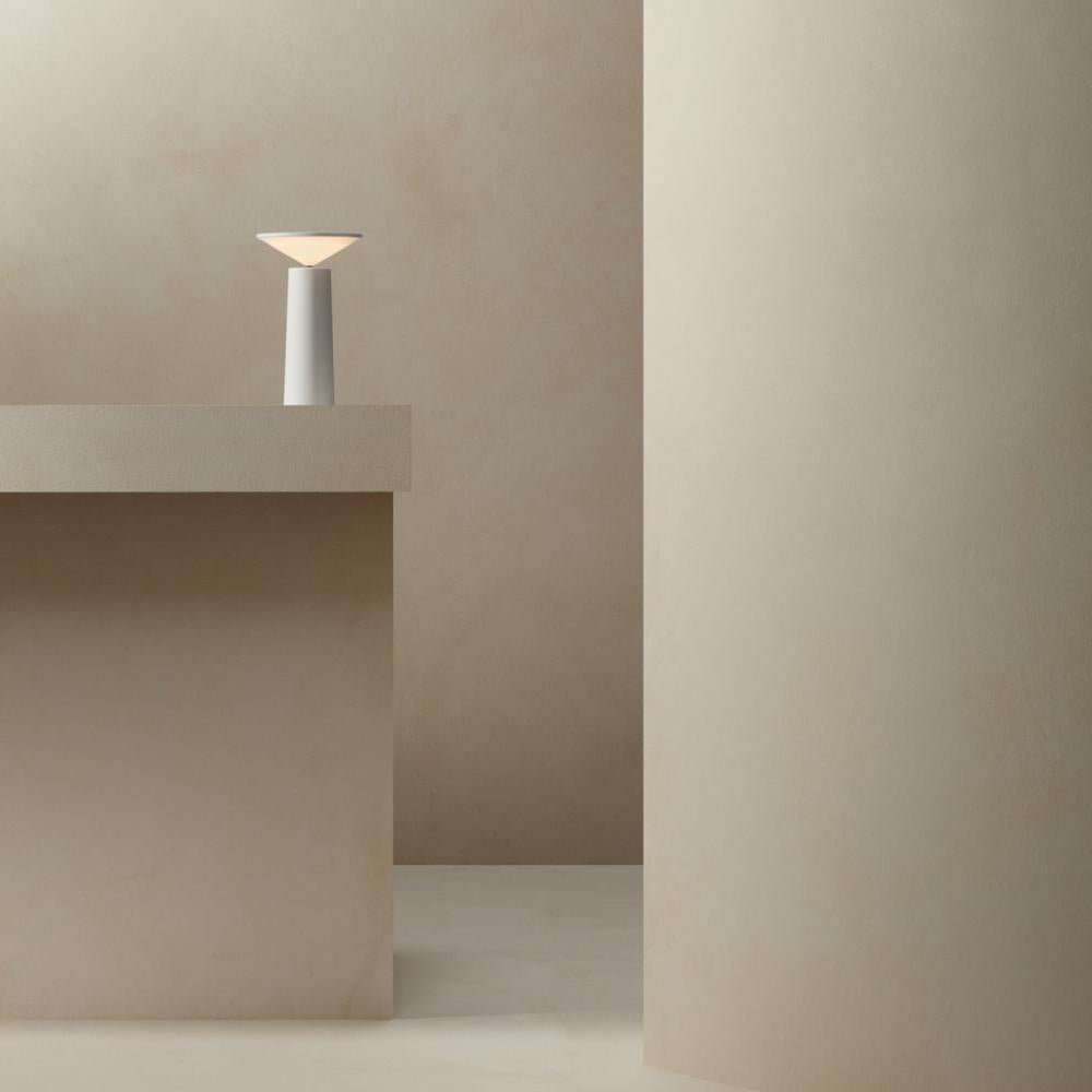 Aurora Tafellamp – Dimbare LED Verlichting met Modern Design
