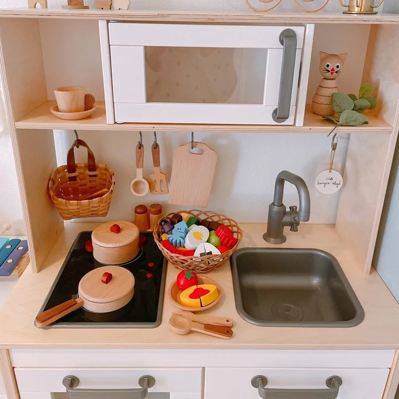 Houten keukenspeelgoed met boomstamlook voor rollenspellen & leerplezier