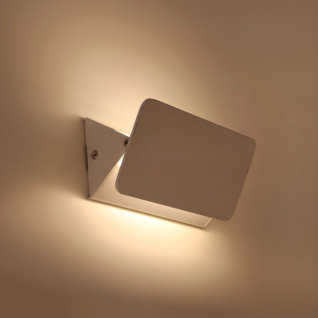 FlexiGlow Moderne Witte Wandlamp – Verstelbare Klep voor Perfecte Lichtspreiding