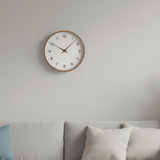 NordicTimber – Moderne Houten Wandklok van Massief Hout in Bruin & Crème
