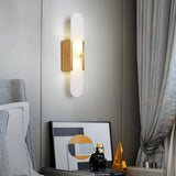 Moderne Marmor Wandlamp met Gouden Details – Luxe Verlichting