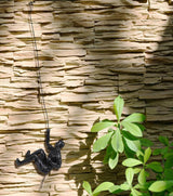 Wandsculptuur ClimbArtis | Symbool voor Kracht & Groei | Handgemaakt van Hars & IJzerdraad