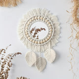 Boho Macramé Wandspiegel met Franjes – Decoratieve Spiegel met Kralen en Veren