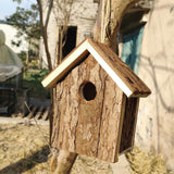 Rustiek Houten Vogelhuisje – Sfeervol Thuis voor Tuinvogels