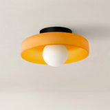 Moderne glazen plafondlamp met een minimalistisch ontwerp