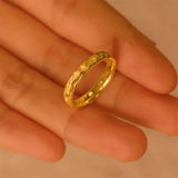 Stijlvolle Gouden Honigring – Sienna