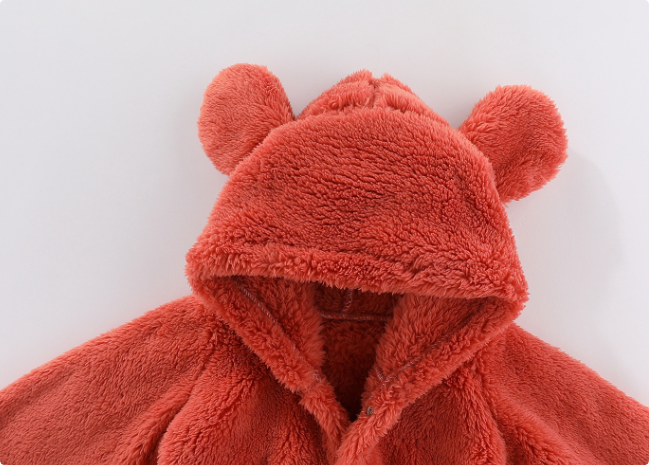 Knusse Baby Fleece Romper met Capuchon
