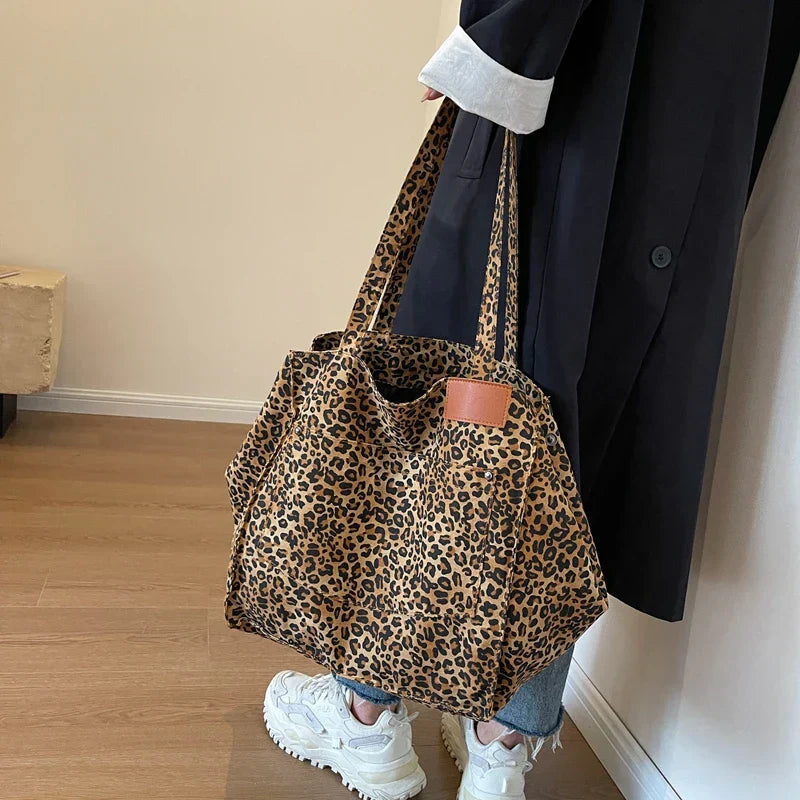 Oversized canvas schoudertas met luipaardprint - Paars