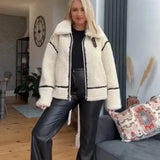 Luxe Korte Lamswollen Jas | Elegante Beige Herfstjas