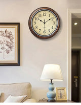 Wandklok van klassieke elegantie voor elk interieur