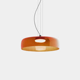 Moderne glazen hanglamp met gelaagde kap – design geïnspireerd op retrostijl