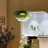 Moderne glazen hanglamp met gelaagde kap – design geïnspireerd op retrostijl