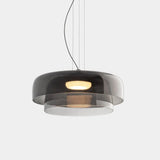 Moderne glazen hanglamp met gelaagde kap – design geïnspireerd op retrostijl