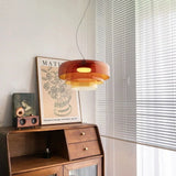 Moderne glazen hanglamp met gelaagde kap – design geïnspireerd op retrostijl