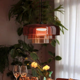 Moderne glazen hanglamp met gelaagde kap – design geïnspireerd op retrostijl