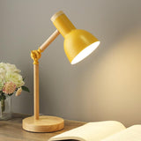 Tafellamp met houten afwerking in Scandinavische stijl
