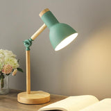 Tafellamp met houten afwerking in Scandinavische stijl