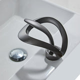 FlowArc – Moderne gebogen wastafelkraan voor de badkamer met watervaluitloop en minimalistische bediening