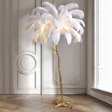 Hoge lamp met veren die luxe in elk interieur brengt!