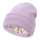 Silk Chic | Zeg vaarwel tegen winterhaarproblemen met zijden beanies!